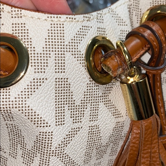 Michael Kors Bag ❌DEFECTIVE❌ - Picture 5 of 5